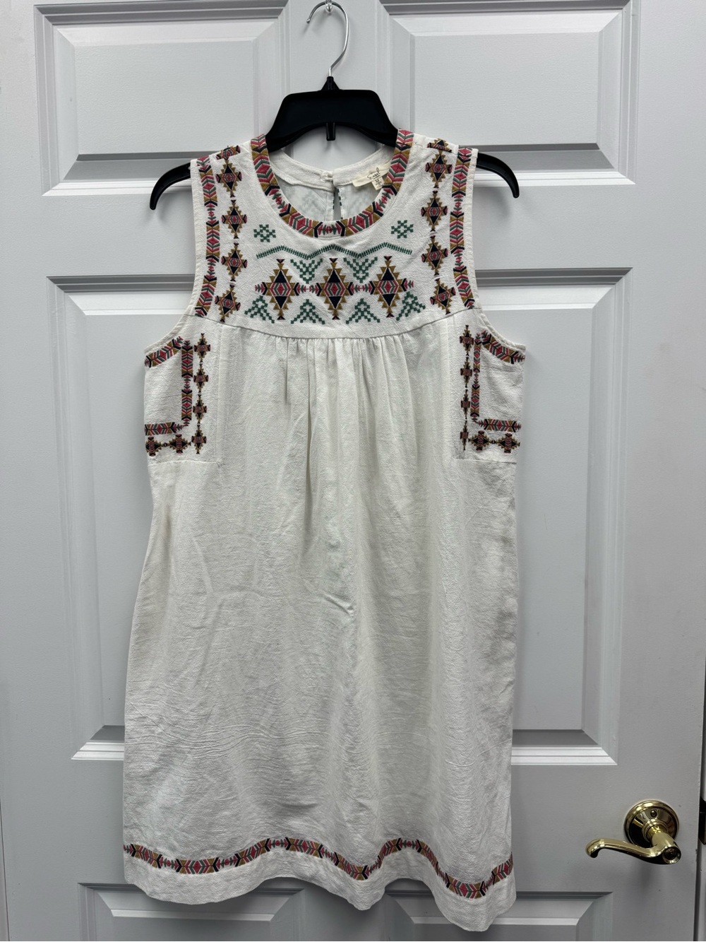 Embroidered White Sleeveless Shift Dress with Multicolor Folk Motif